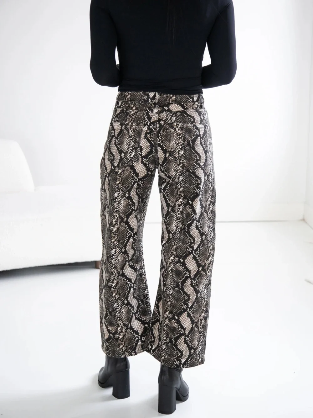 Anniewear Barrel Snake Print Pants Size XL Black Brown High Rise Cropped NEW - Picture 3 of 13